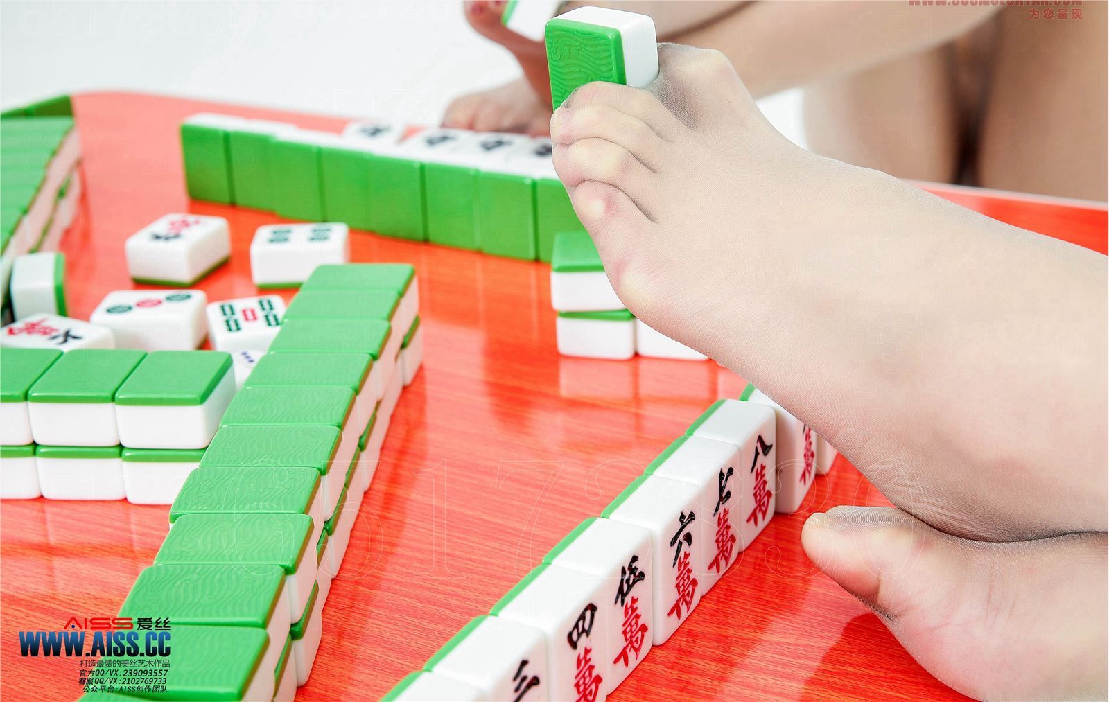 [AISS爱丝]丝袜美腿外拍 NO.080 过年回家打牌